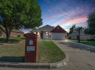 1525 Oak Tree Cir, Weatherford, TX 76086