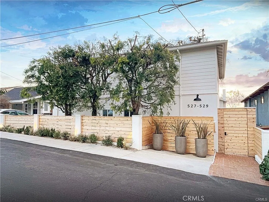 1 bed, 520 sqft, $3,300 — Photo 1