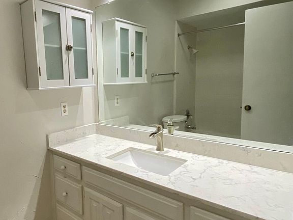 4th image of 2810 Cliffbrook Dr