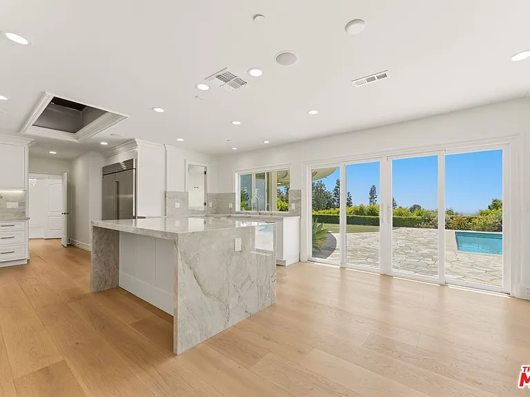 1725 Loma Vista Dr — Photo 7