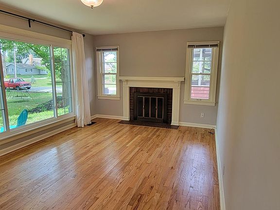 3rd image of 485 N Elm St