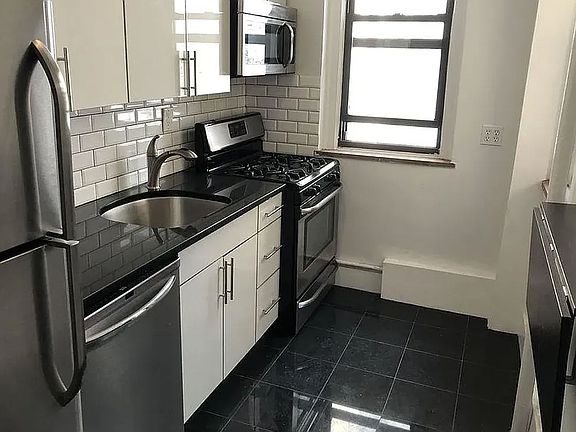 2nd image of 330 E 52nd St APT 17A