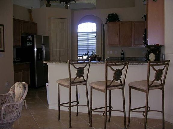 KITCHEN BREAKFAST BAR