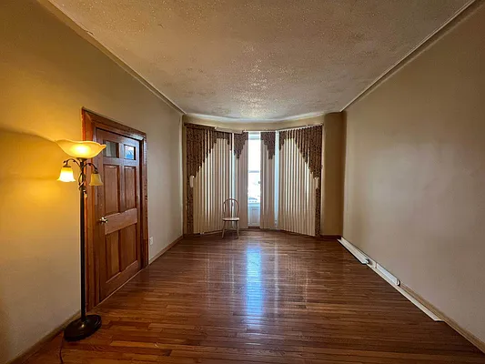 Rented by Delmark Realty LLC | media 11