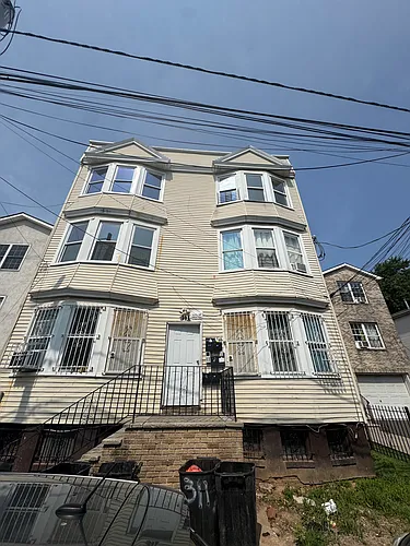 311 S 6th St Photo 1