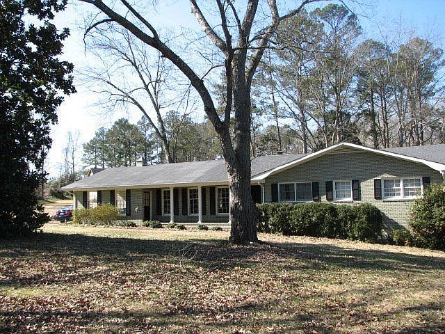 2nd image of 696 Whitehead Rd