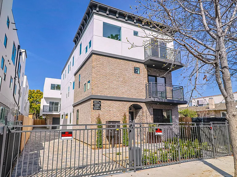 1227 N June St — Photo 4