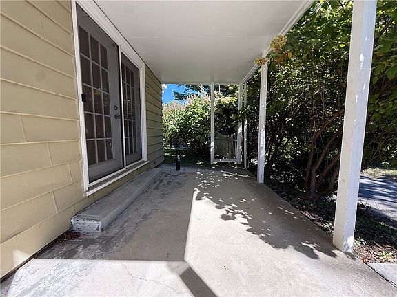 3rd image of 3344 Vernon Ave