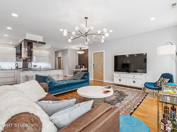 5th image of 1014 N Larrabee St #2S