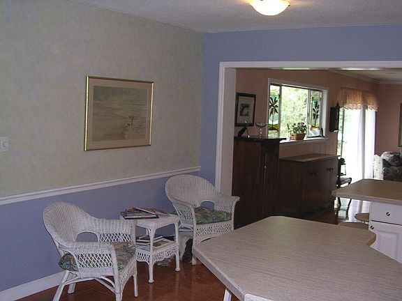 Kitchen Sitting Area