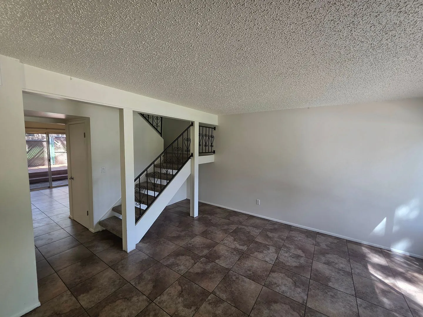 Updated 3-bedroom 2.5-bathroom Townhome — Photo 4