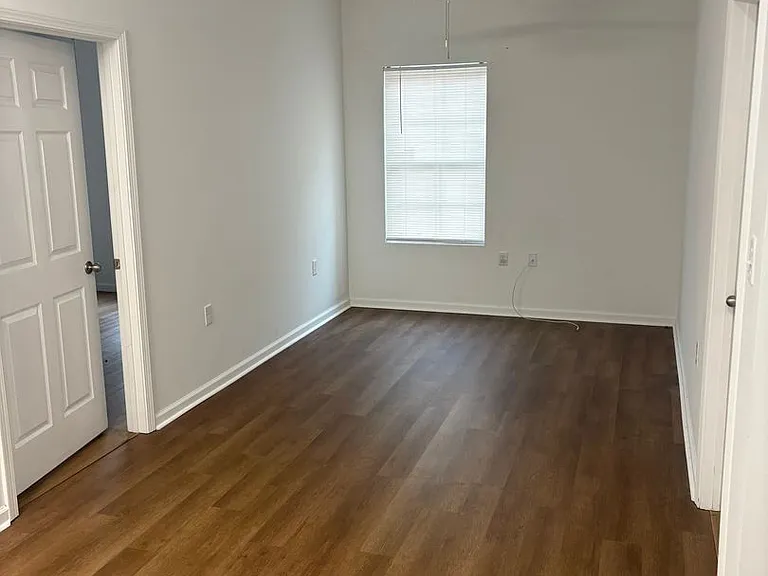 101 Center St — Photo 3