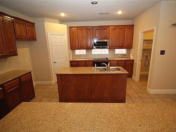 4th image of 1126 Arbor Park Dr