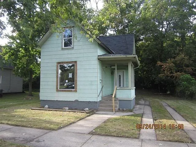 1215 W 8th St photo 1