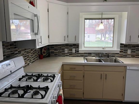 3rd image of 3909 Navaho St SW