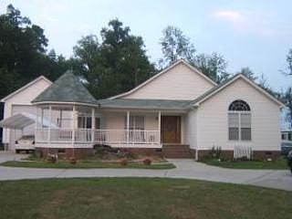 2nd image of 1020 Daisy Ln