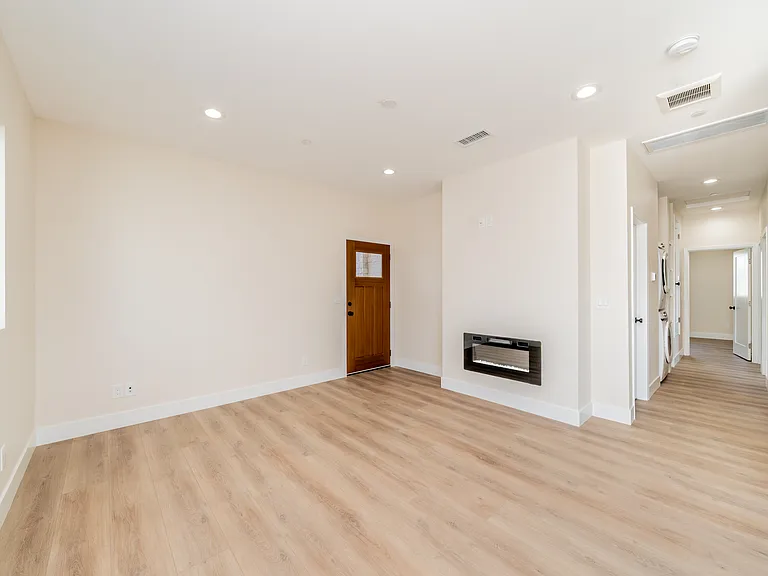 11186 Vernon Ave #B — Photo 6