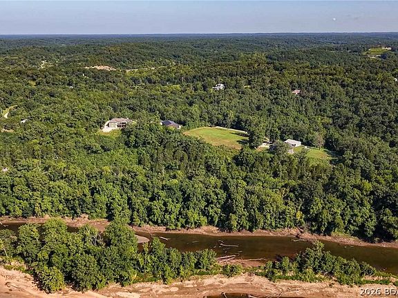 4th image of 16 Bluff Dr