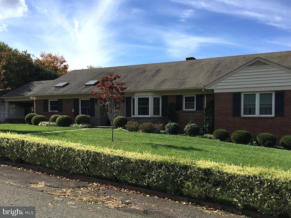 1st image of 1130 Oaklawn Dr