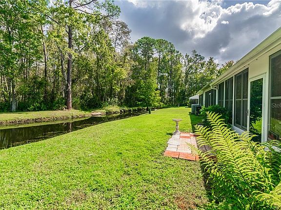 3rd image of 12518 Hollybrook Ln