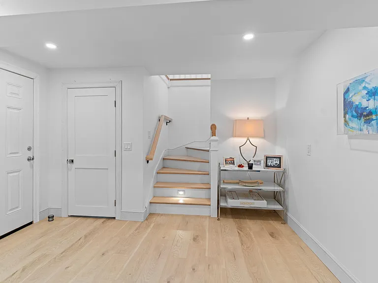 93 Riverside Dr — Photo 29