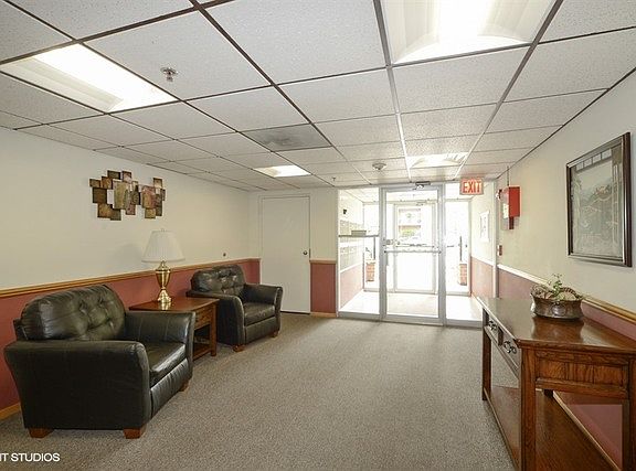 2nd image of 820 Graceland Ave APT 402
