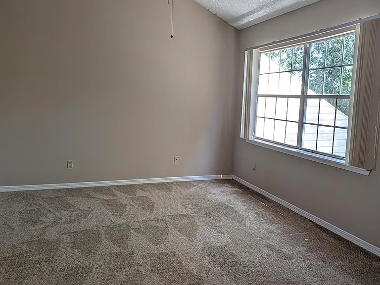 8175 Dunbarton Ct — Photo 6