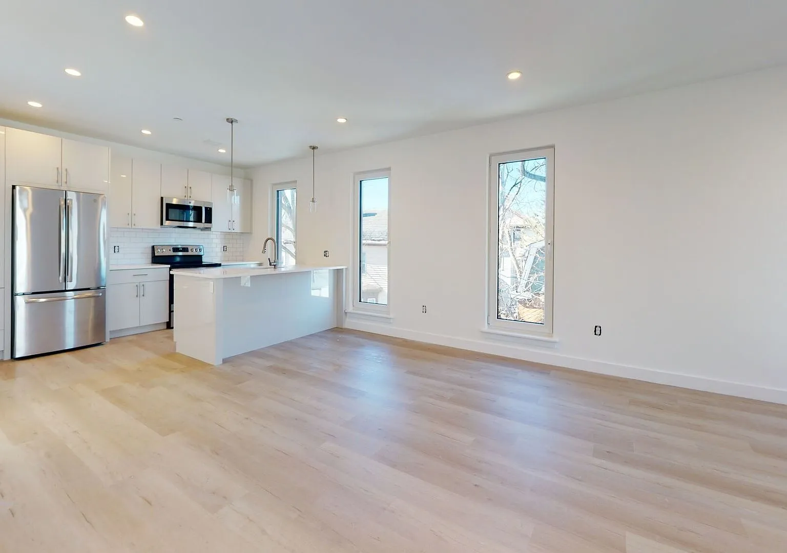 Brand new 4 bed 2 bath.... SEPT 1ST — Photo 3