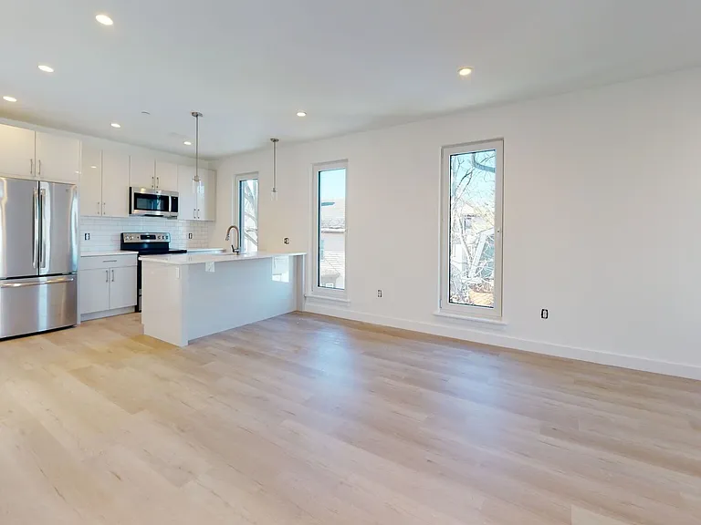 2837 Washington St #2 — Photo 3