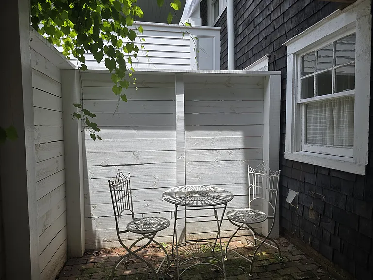 882 Penn Ave NE #3 — Photo 2