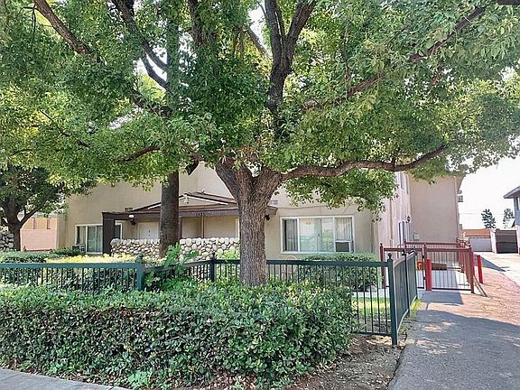 4th image of 1425 W Stoneridge Ct APT D