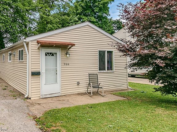 2nd image of 966 Windermere Dr