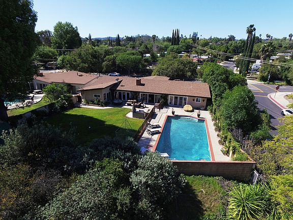 5th image of 23559 Mariano St