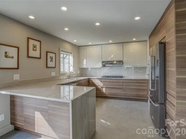 204 Fleetwood Plz, Hendersonville, NC 28739