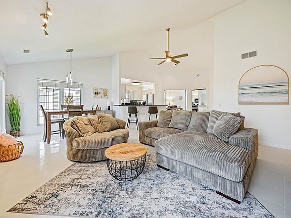 2nd image of 1065 Lakeland Dr #927