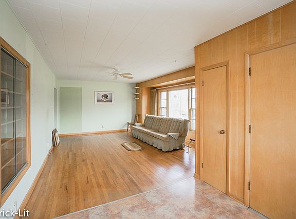 3rd image of 333 E 4th Ave