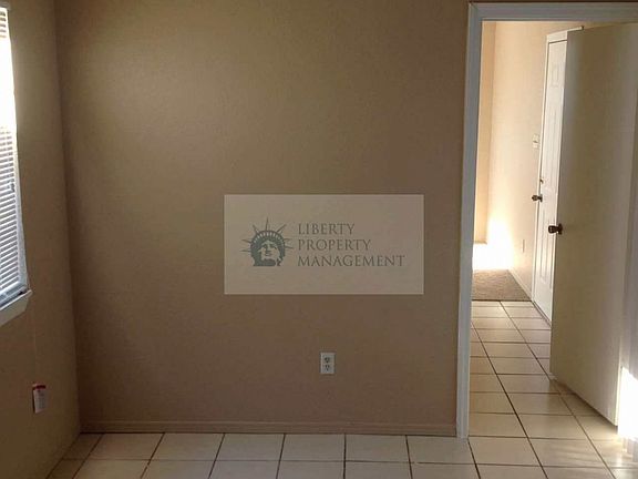 4th image of 1767 Southlawn Dr