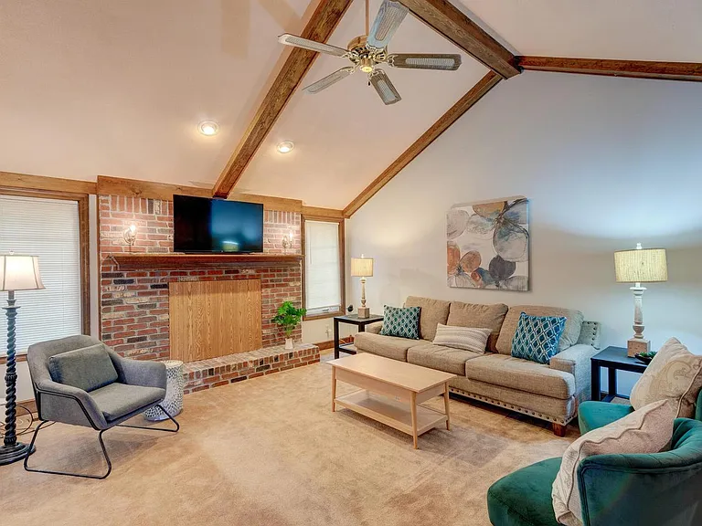8109 Johnstown Ct — Photo 1