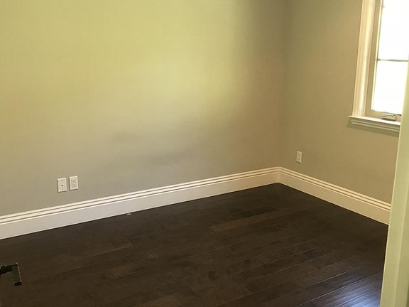 4th image of 3914 Vineland Ave