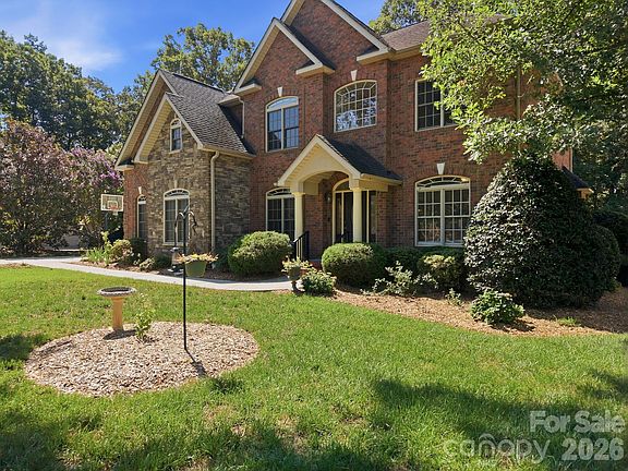 5th image of 209 Churchill Dr