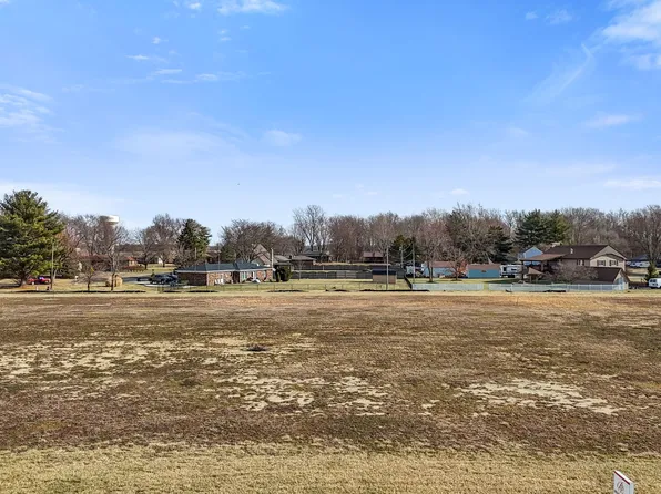 2687 S Kings Way, New Palestine, IN 46163