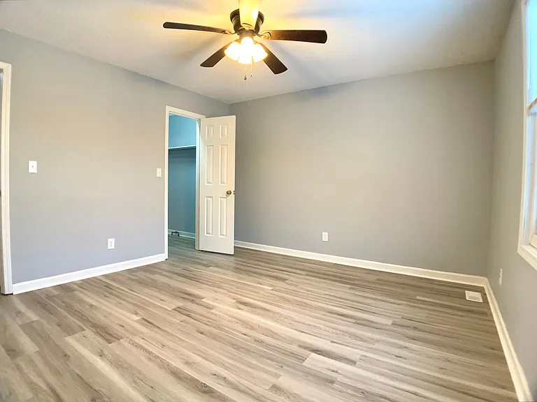 211 Lexington Dr — Photo 8
