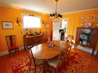 8 Angell Ct, Providence, RI 02906