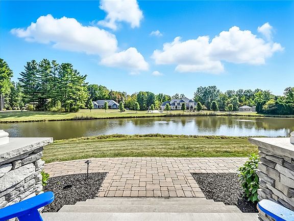 4th image of 956 Camelot Dr