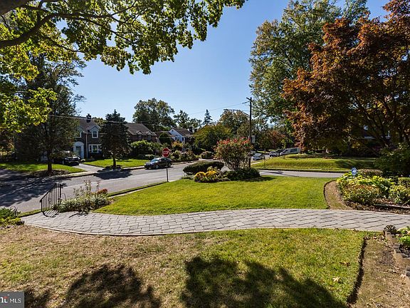 3rd image of 159 Bryn Mawr Ave