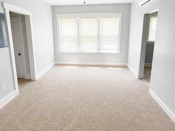 3rd image of 1025 Collings Ave APT 18