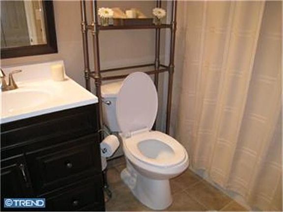 3rd image of 802 Lindsley Ct