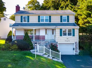 22 Hastings Ln, Stamford, CT 06905