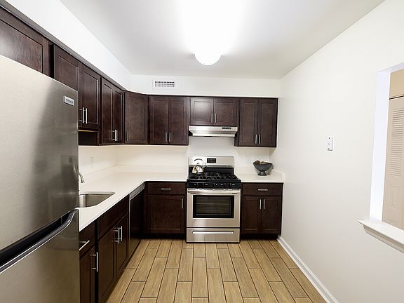 Delaire Landing Kitchen