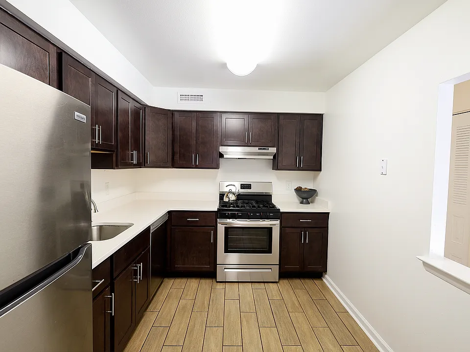 Delaire Landing Kitchen
